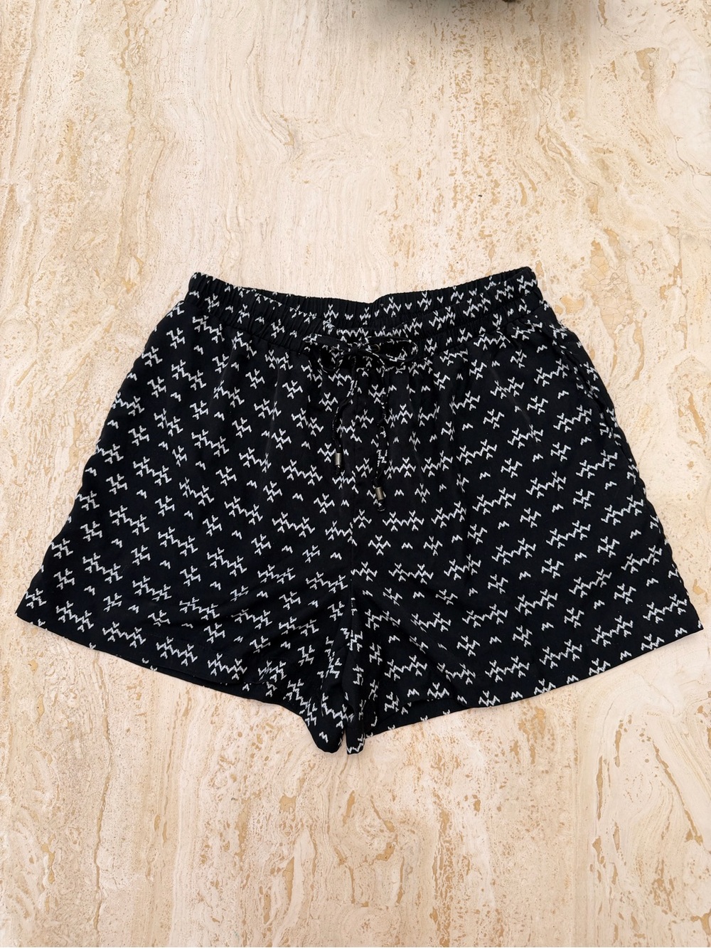 Skies Are Blue Black & White Patterned Drawstring Women's Shorts